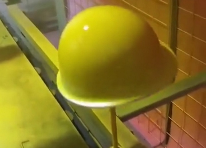 噴涂安全帽就用旋杯靜電噴槍